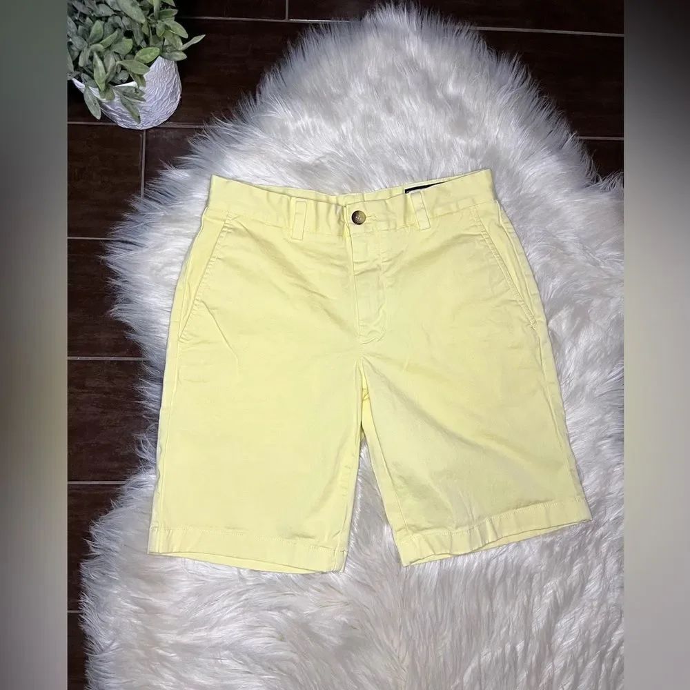 Vineyard Vines pale yellow chino shorts sz 28